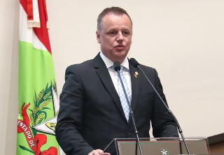 Promoção por antiguidade não depende de deliberação da diretoria