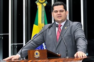 Alcolumbre anuncia criação da comissão de reforma tributária