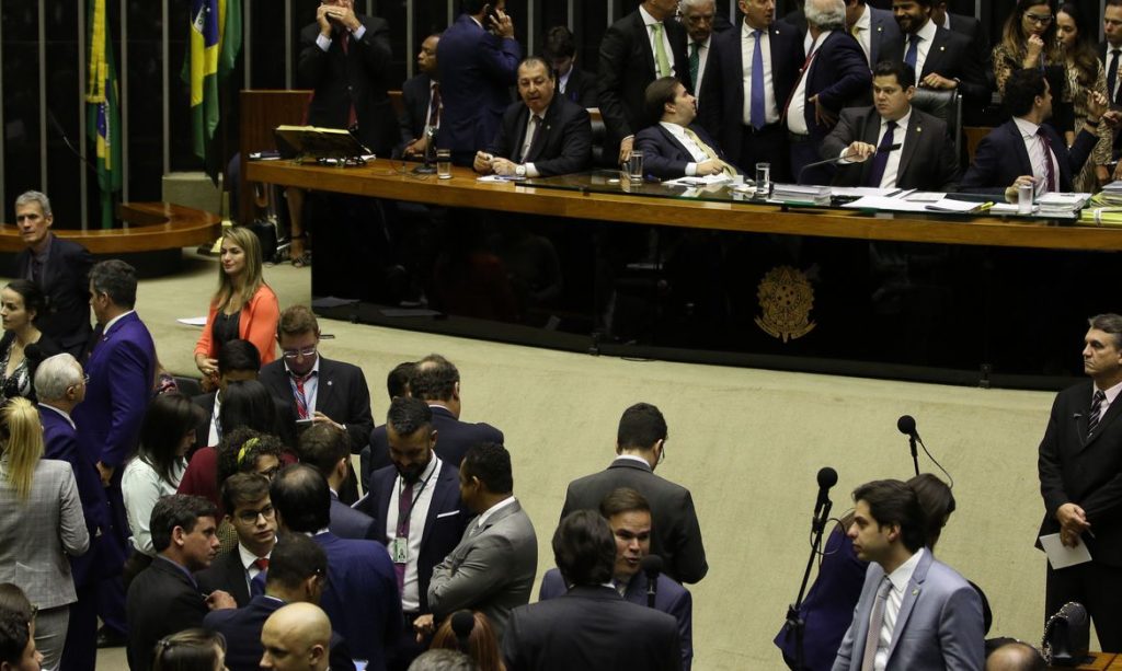 Votação dos vetos da LDO é adiada pelo presidente do Senado