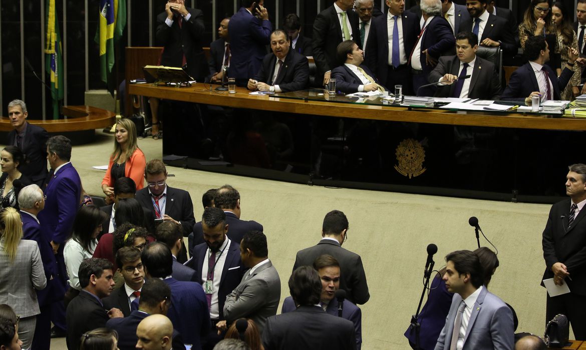 Votação dos vetos da LDO é adiada pelo presidente do Senado