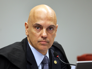 Alexandre suspende pagamento da dívida da Bahia com a União