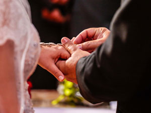 Casamento entre homem de 89 e mulher de 35 não prova fraude