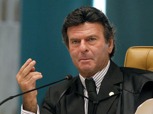 Em 9 anos, Fux reduziu acervo e compôs julgamentos históricos