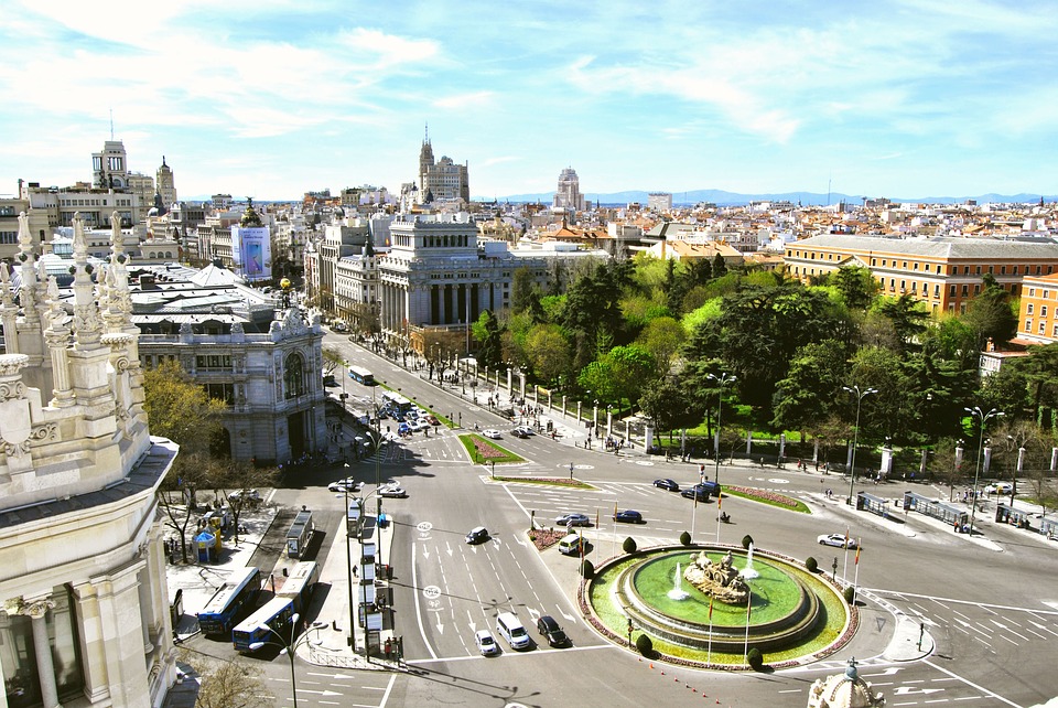 Governo espanhol paralisa atividades não essenciais
