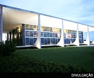 STF mantém atendimento telefônico para informações processuais