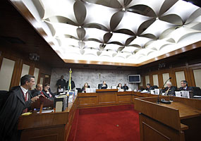 TSE também restringe acesso físico ao tribunal, inclusive ao Plenário