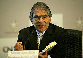 Ayres Britto elabora parecer sobre intervalo interjornada