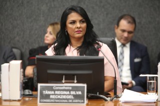Conselheira do CNJ alerta para o impacto de fake news na Justiça