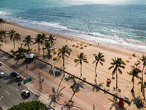Decreto que veta acesso às praias opõe liberdade a calamidade