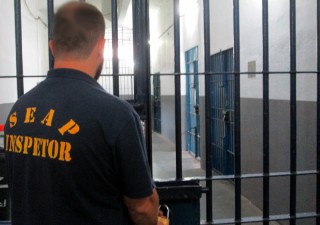 Derrubado home office a servidores idosos do sistema penal do RJ