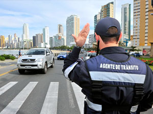 Detran-SC não pode descredenciar peritos, decide STJ