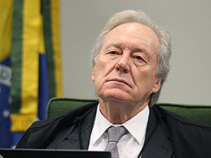 Durante crise, sindicato pode negociar suspensão contratual