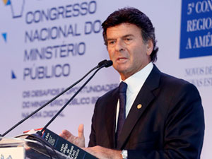 Juiz deve ter sensibilidade e cautela com consequências, diz Fux