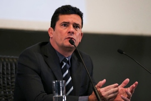 Moro não prevaricou ao deixar de informar interferência na PF
