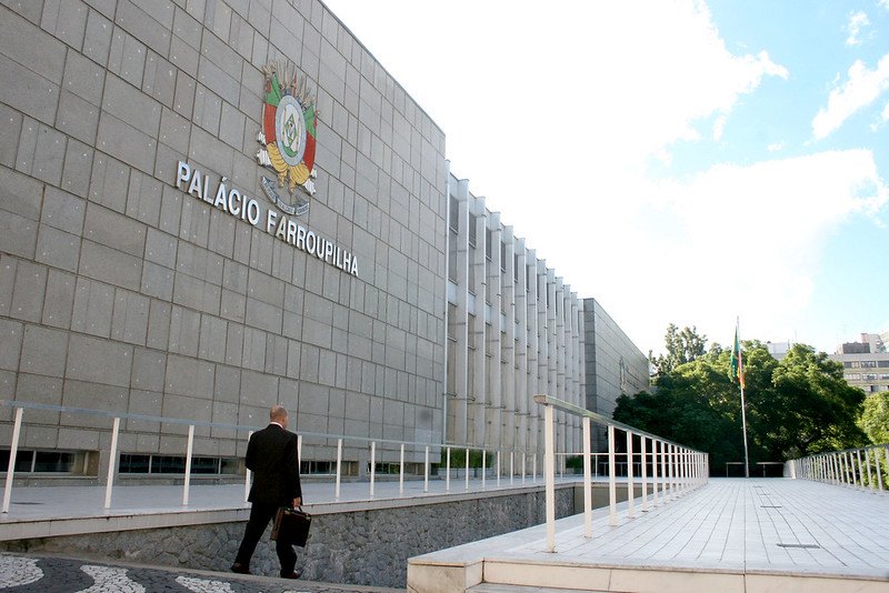 STF suspende decisões que afastavam reforma previdenciária do RS