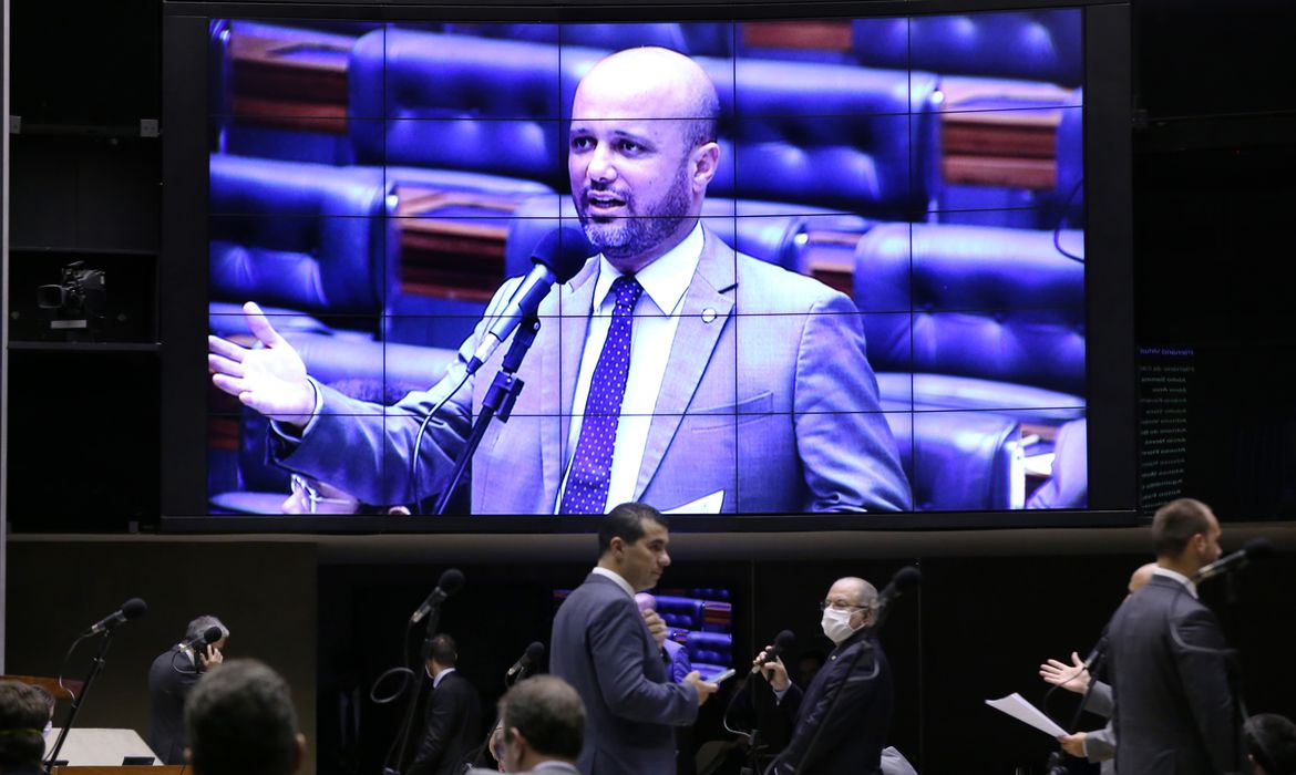 Senado aprova PEC do "Orçamento de Guerra" e texto volta à Câmara