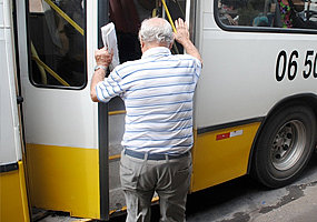 Toffoli mantém suspenso decreto restringindo circulação de idosos